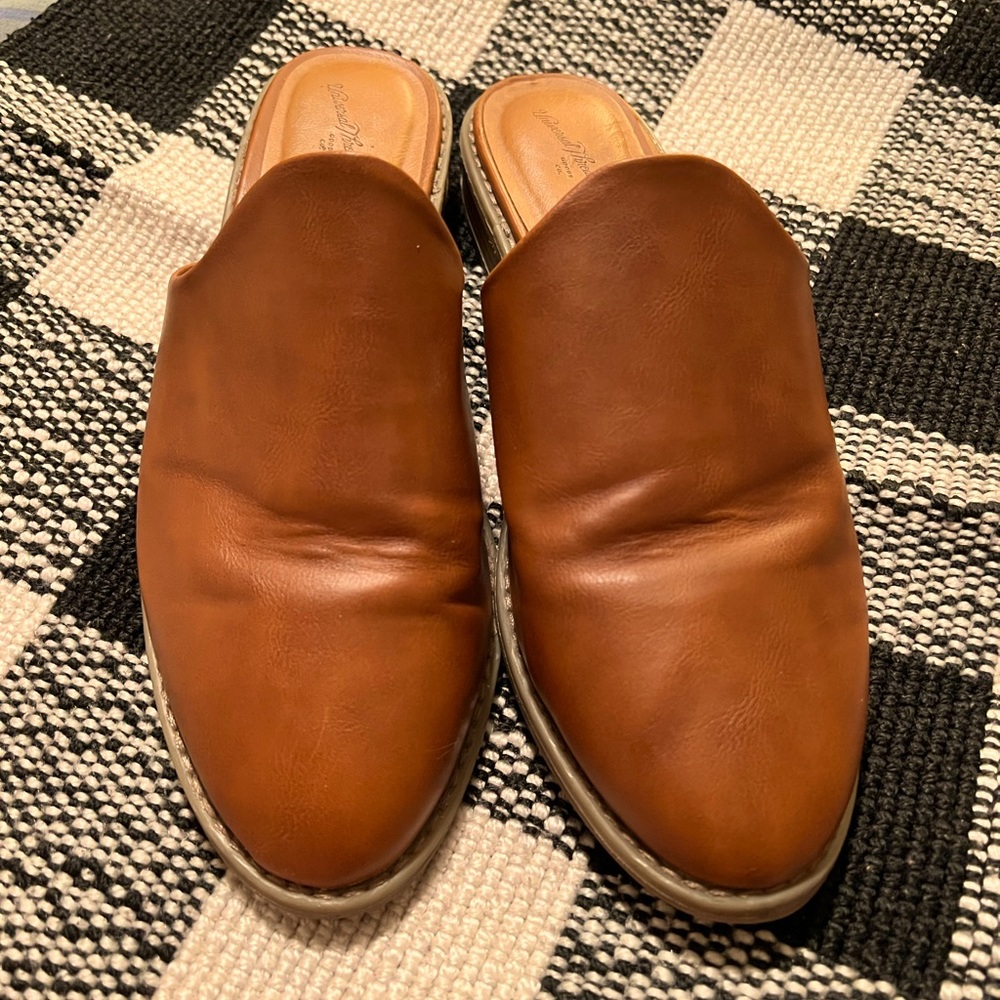 Women Size 9 Universal Thread Cognac Mule Slides